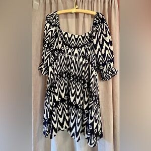 Super cute black and cream mini-dress- SMALL
